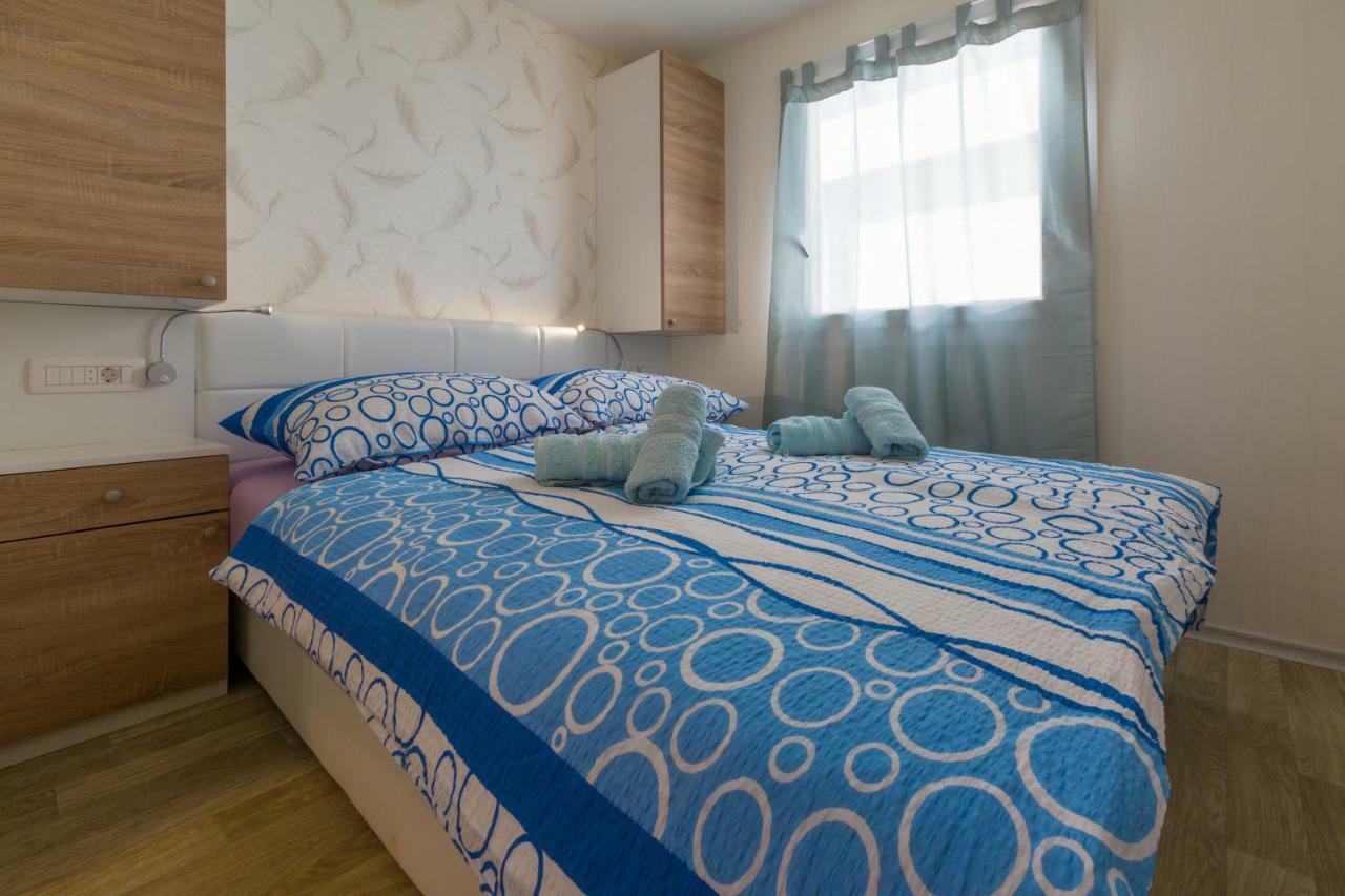 Mobile Homes Pine Tree Dobropoljana Екстериор снимка