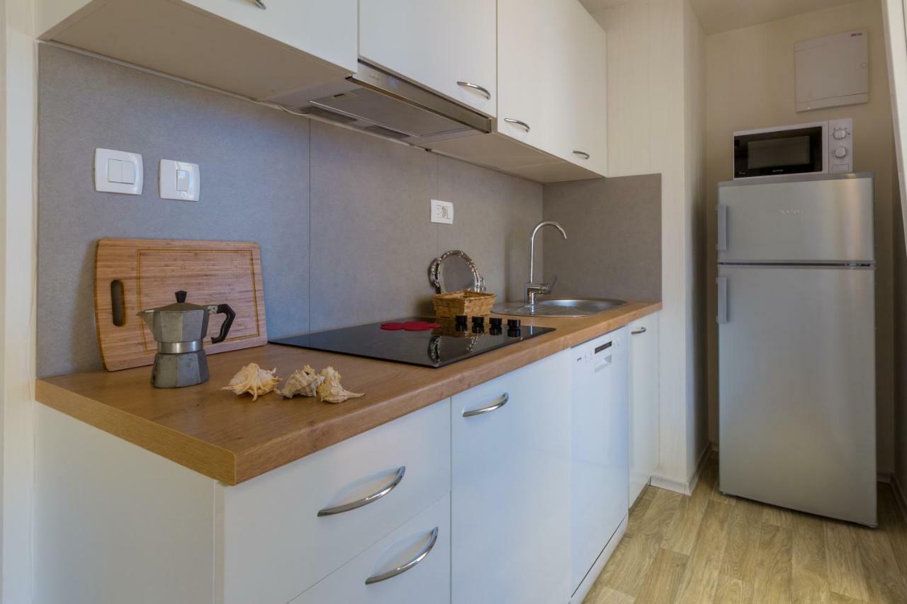Mobile Homes Pine Tree Dobropoljana Екстериор снимка