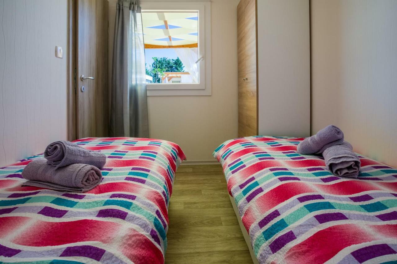Mobile Homes Pine Tree Dobropoljana Екстериор снимка