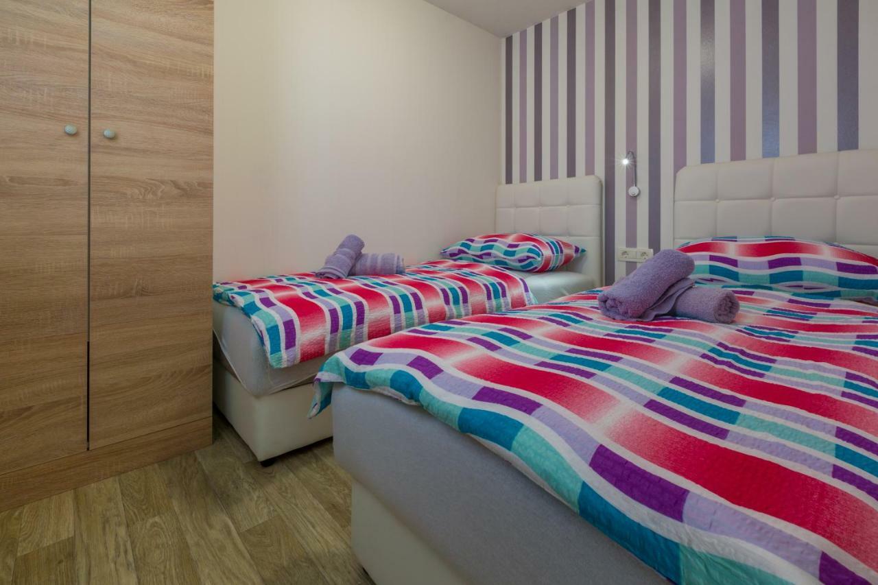 Mobile Homes Pine Tree Dobropoljana Екстериор снимка