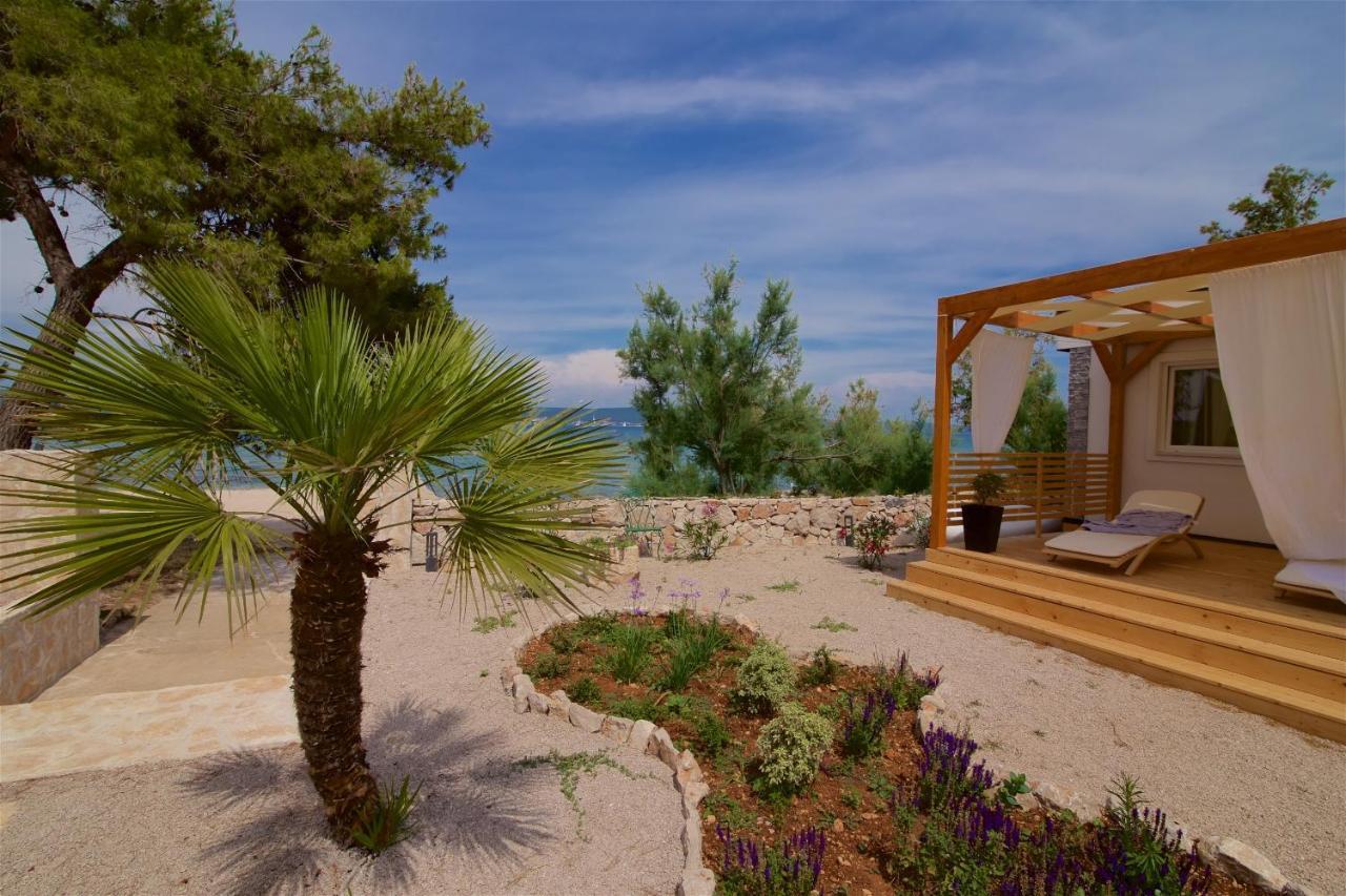 Mobile Homes Pine Tree Dobropoljana Екстериор снимка