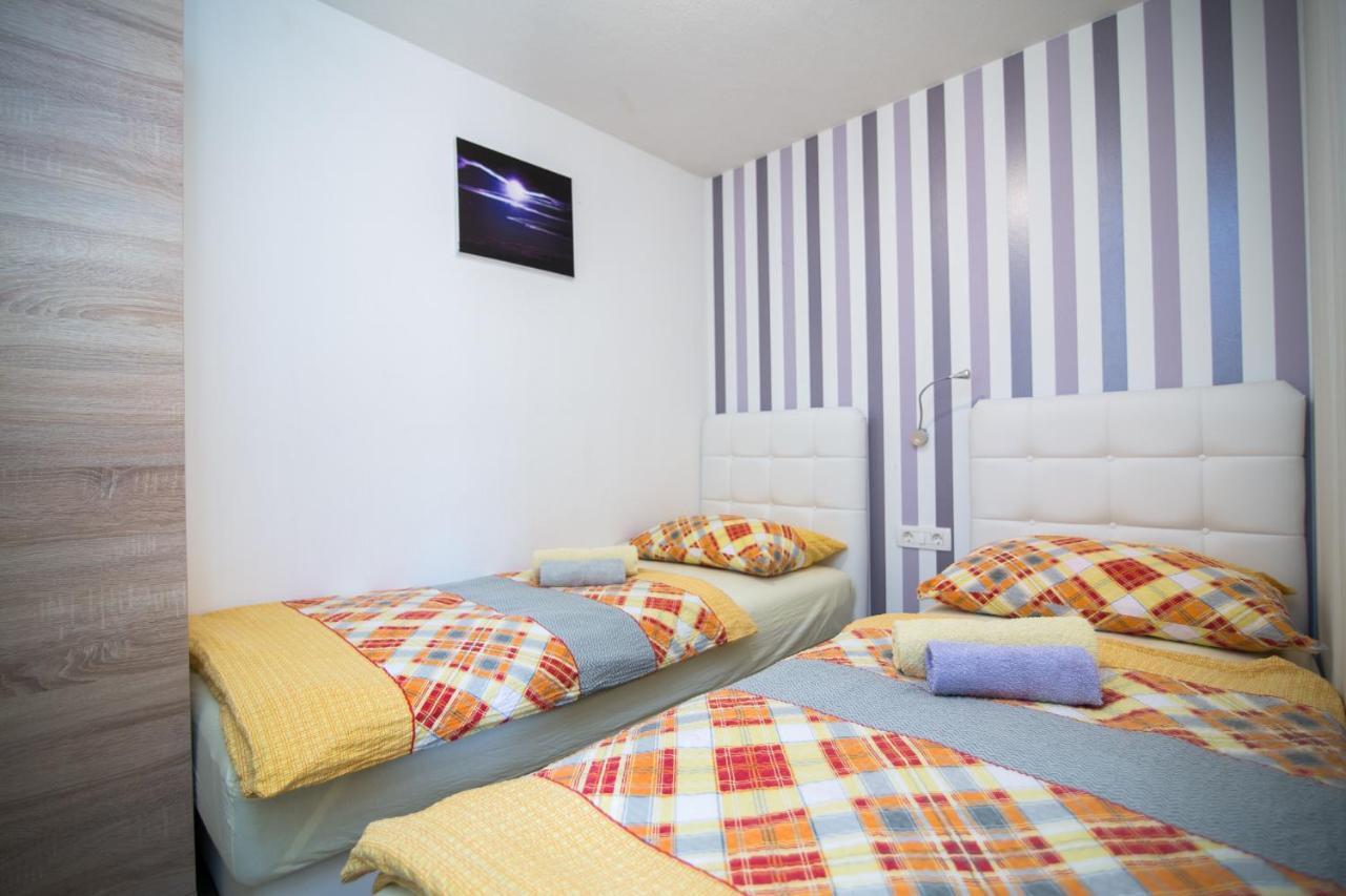 Mobile Homes Pine Tree Dobropoljana Екстериор снимка