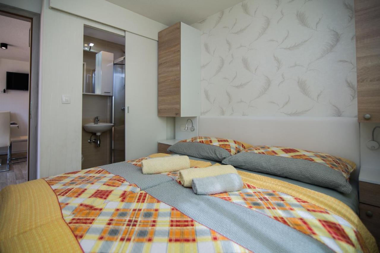 Mobile Homes Pine Tree Dobropoljana Екстериор снимка
